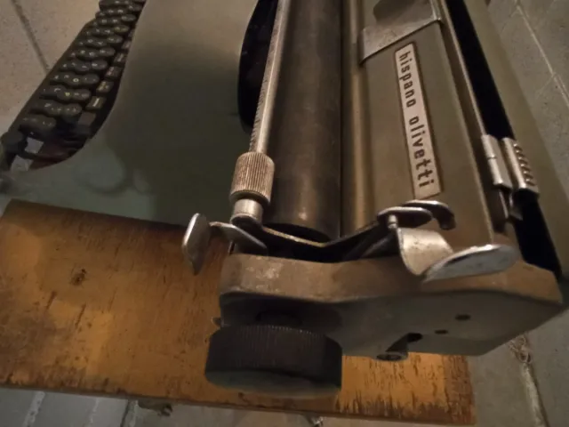 Máquina de escribir Olivetti Hispano