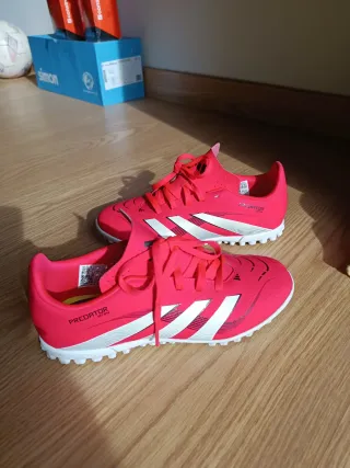 Botas de fútbol NUEVAS , Adidas Predator