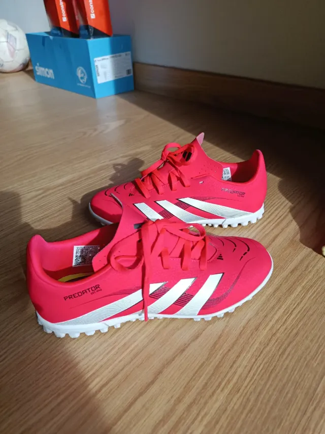 Botas de fútbol NUEVAS , Adidas Predator