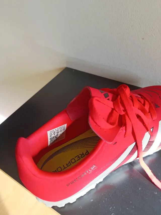 Botas de fútbol NUEVAS , Adidas Predator