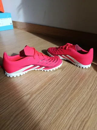 Botas de fútbol NUEVAS , Adidas Predator