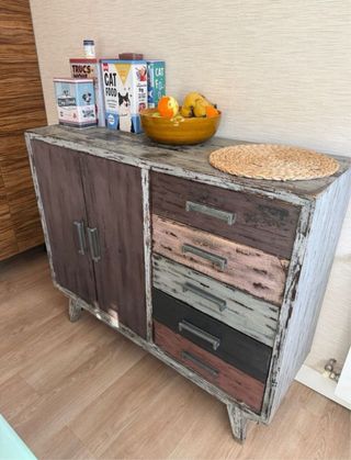 Mueble con 5 cajones y armario