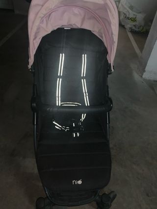 Silla de paseo negra y rosa Niu