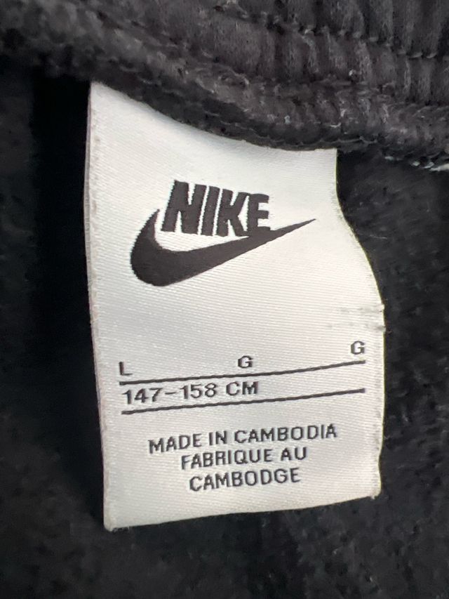 Pantalón Nike Negro con Raya Blanca