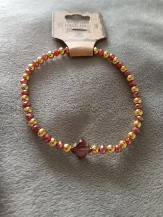 Pulsera hecha a mano