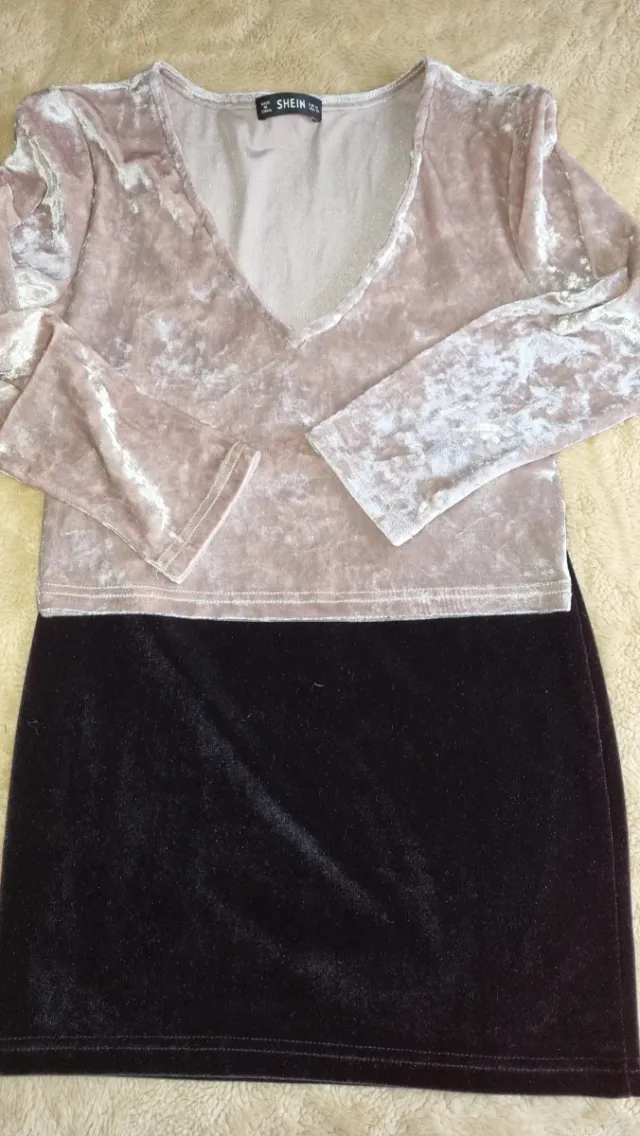 Conjunto de Falda negra y Blusa Terciopelo