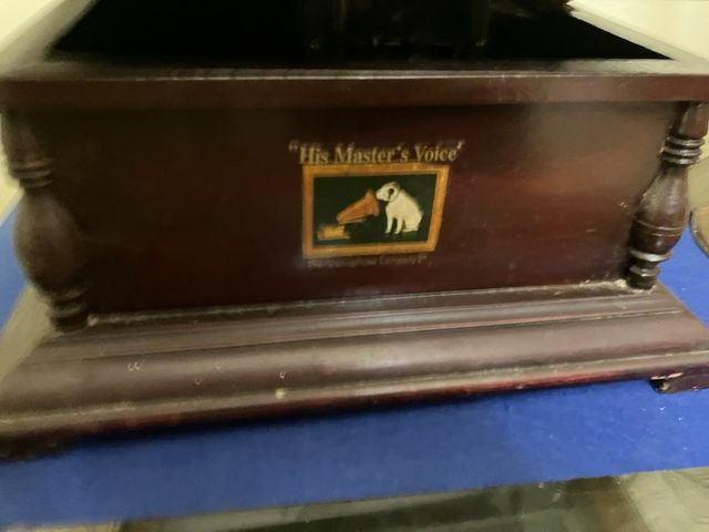 Gramófono antiguo La Voz de su Amo