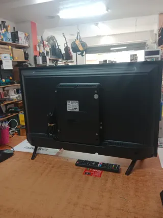 TV TD SYSTEMS 32" SMART TV 10220200 CON MANDO