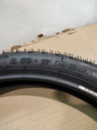 Neumático Michelin Anakee Street 250/17 43P