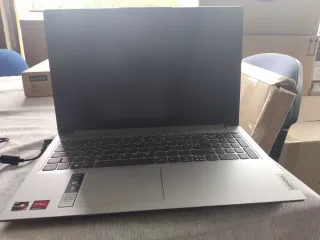 Portátil Lenovo Ryzen 3 8GB RAM 256GB SSD NUEVO