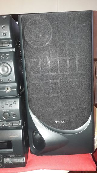 Equipo de música TEAC negro con micrófono