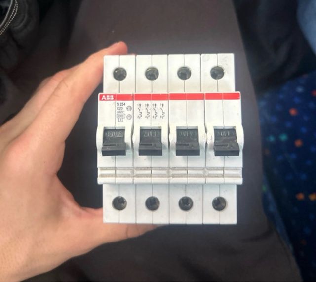 Interruttore magnetotermico ABB S254 C20