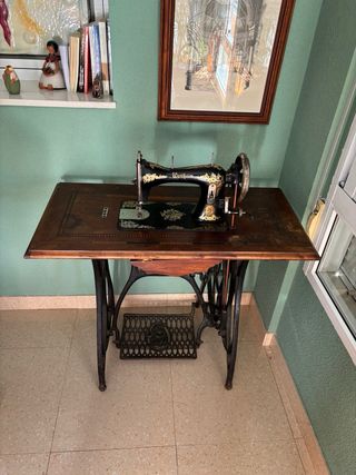 Máquina de coser Wertheim antigua