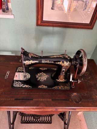 Máquina de coser Wertheim antigua