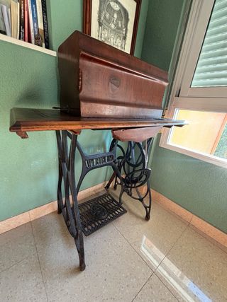 Máquina de coser Wertheim antigua