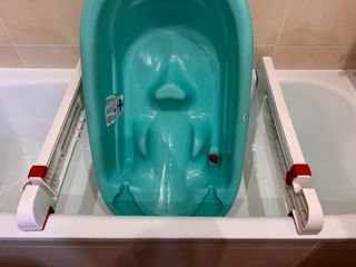 Bañera bebé con patas para bañera