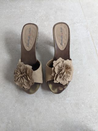 Sandalias Ana Mariana Beige Tacon Flor