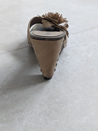 Sandalias Ana Mariana Beige Tacon Flor