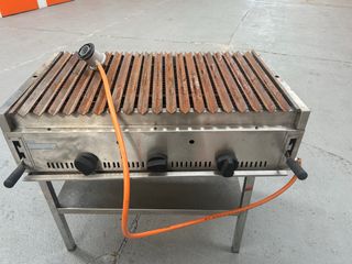 Parrilla a gas 3 fuegos con piedras volcánicas