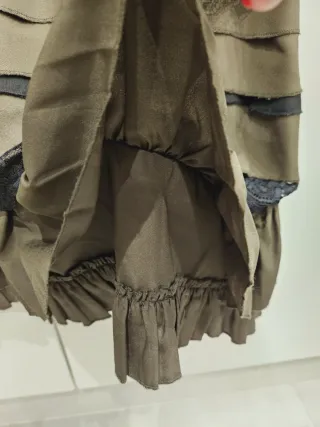 Falda corta con volantes y encaje estilo romántico