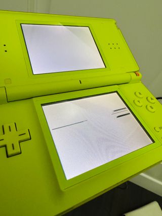 Nintendo DS Lite Verde + Cargador + Funda