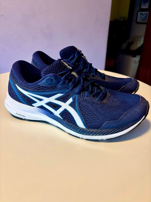 Zapatillas ASICS GEL talla 43.5