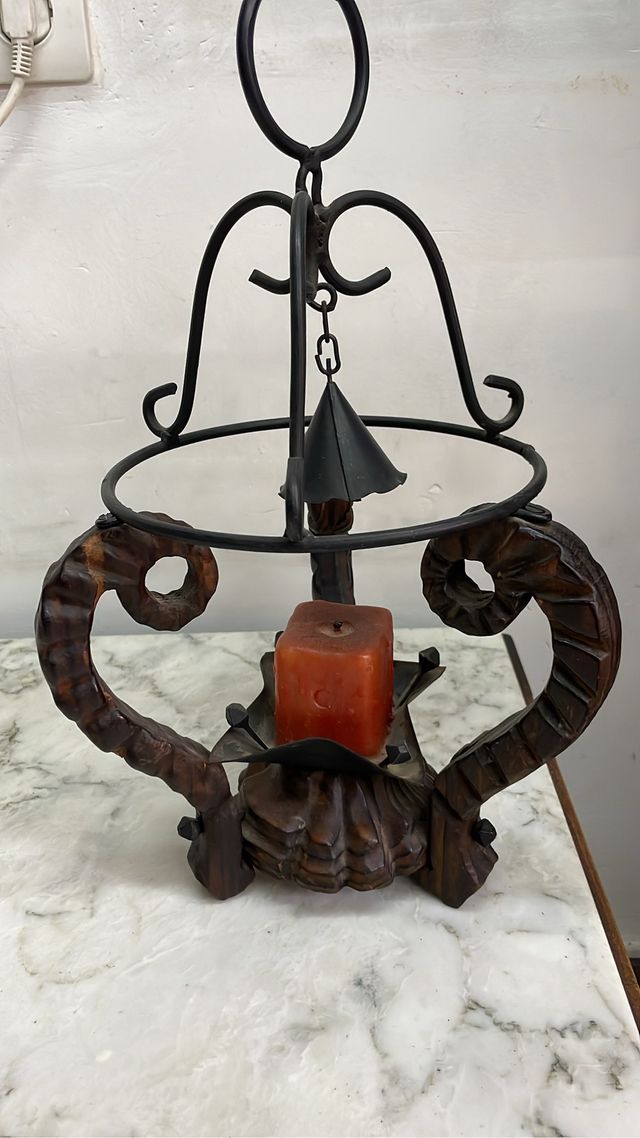 Portavelas artesanal forja y madera tallada