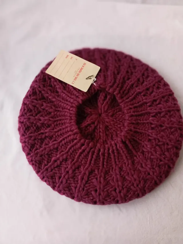 Boina de lana tejida color fucsia