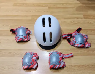 Casco y protecciones niño patinete/bicicleta
