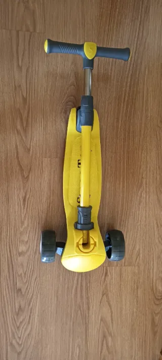 Patinete infantil amarillo