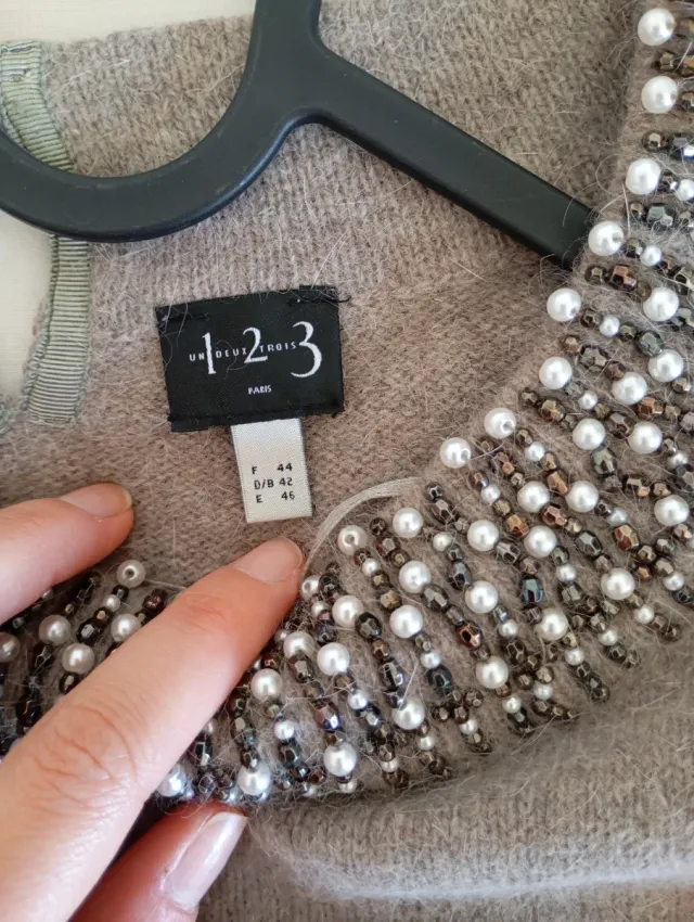 Jersey cuello pedrería beige