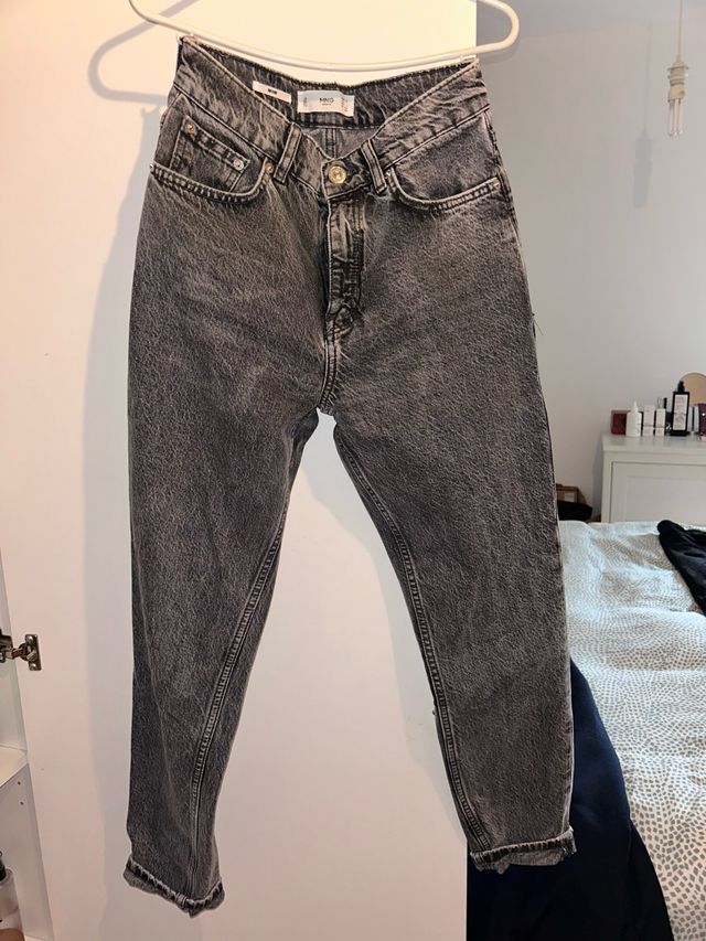 Jeans Mom Mango tiro alto gris T.32 como nuevo