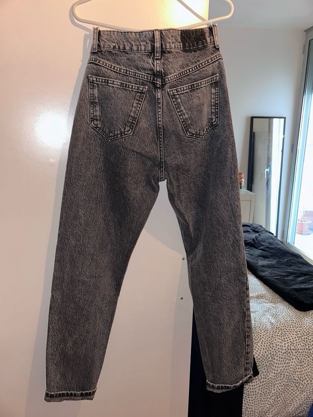 Jeans Mom Mango tiro alto gris T.32 como nuevo