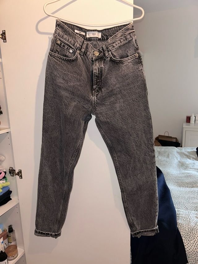 Jeans Mom Mango tiro alto gris T.32 como nuevo