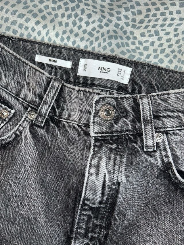 Jeans Mom Mango tiro alto gris T.32 como nuevo