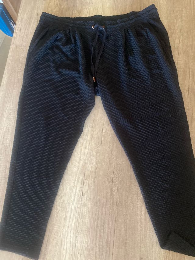 Pantalón mujer tela con relieve