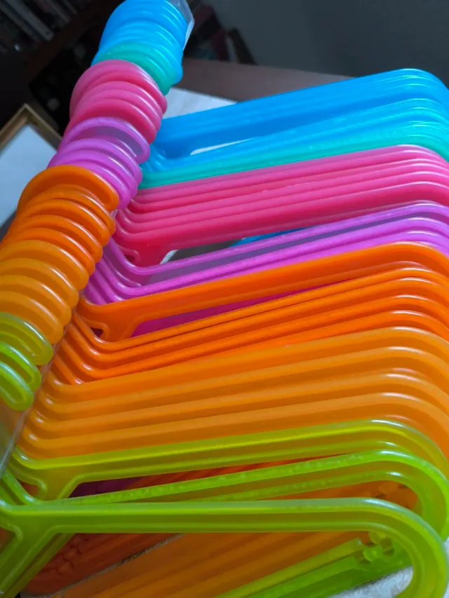 32 Lote Perchas Plástico Colores IKEA