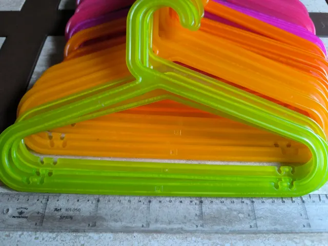 32 Lote Perchas Plástico Colores IKEA