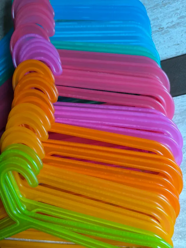 32 Lote Perchas Plástico Colores IKEA