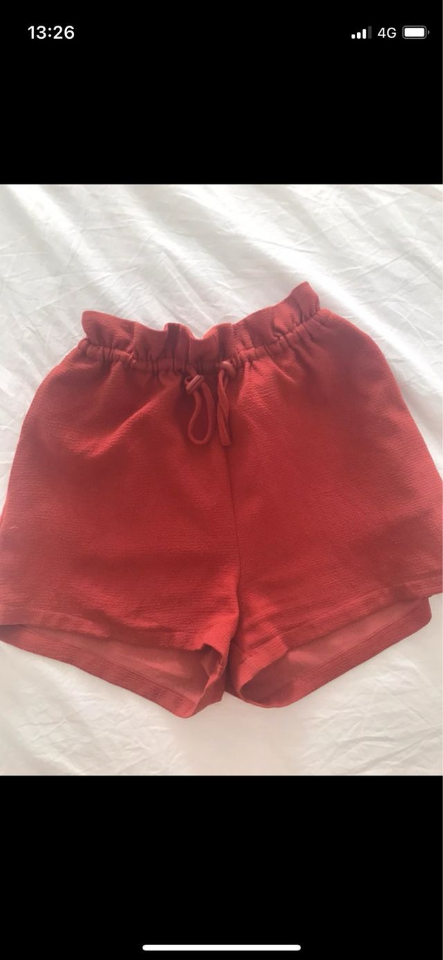 Pantalón corto rojo con cordón