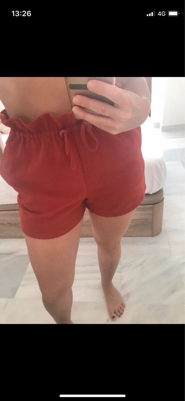 Pantalón corto rojo con cordón