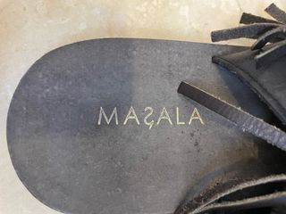 Sandalias de piel con flecos de Masala