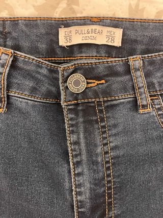PANTALÓN VAQUERO PULL&BEAR. T-38