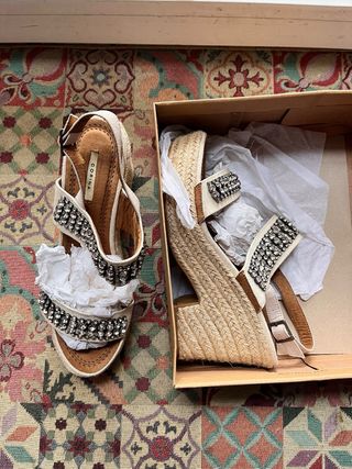 Sandalias cuña CORINA brillantes