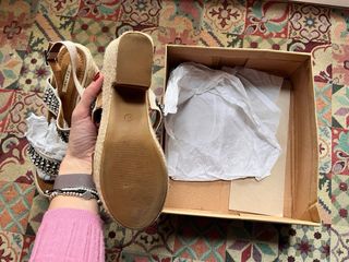 Sandalias cuña CORINA brillantes