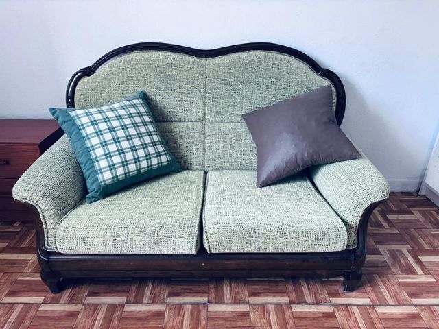 Sofá 2 plazas vintage tela y madera