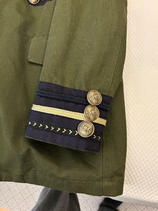 Casaca militar Zara verde con dorados