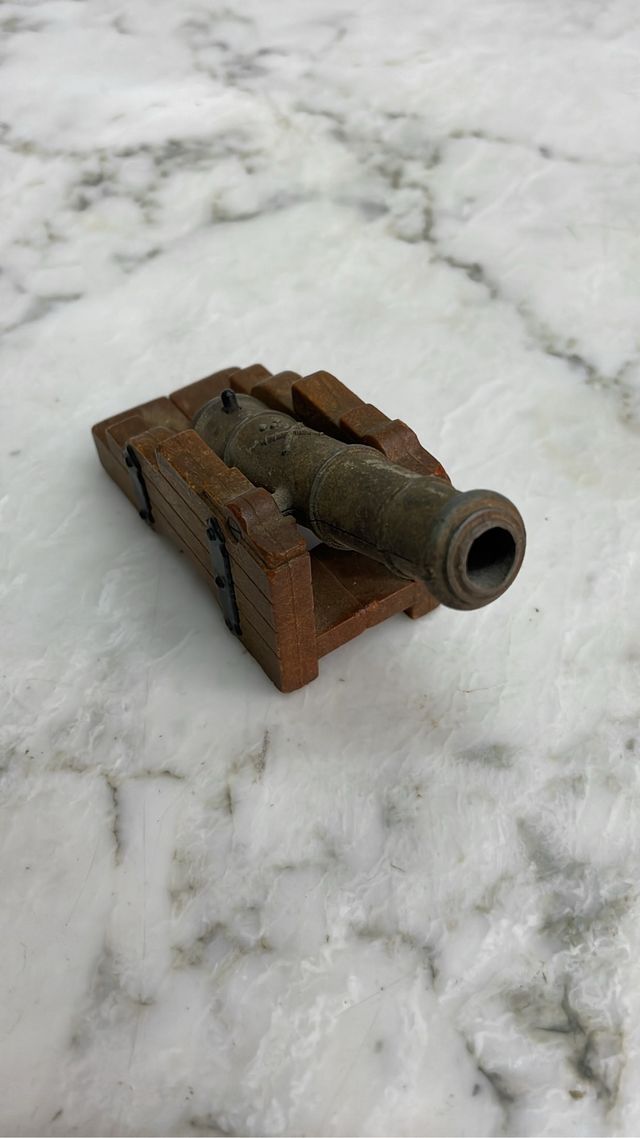 Mini cañón decorativo antiguo metal y madera