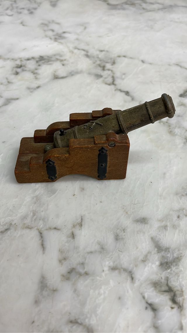 Mini cañón decorativo antiguo metal y madera