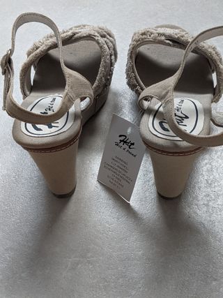 Sandalias cuña beige/gris
